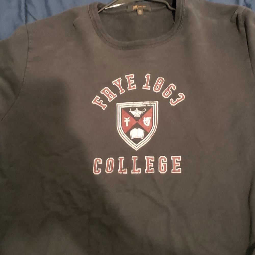 Frye vintage looking crewneck